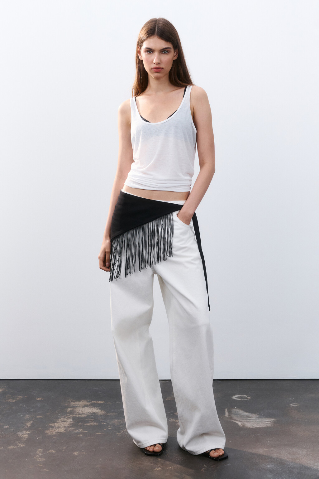 Платок на пояс с бахромой - цвет черный - 2