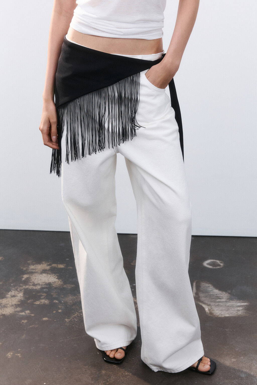 Платок на пояс с бахромой - цвет черный - 1