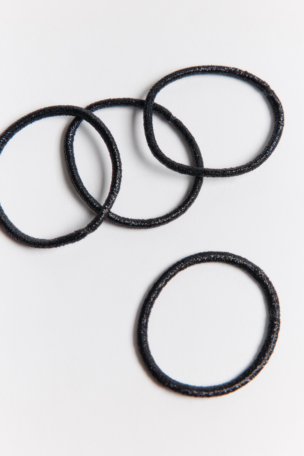 Набор резинок для волос блестящих (4 штуки) - цвет черный - 2