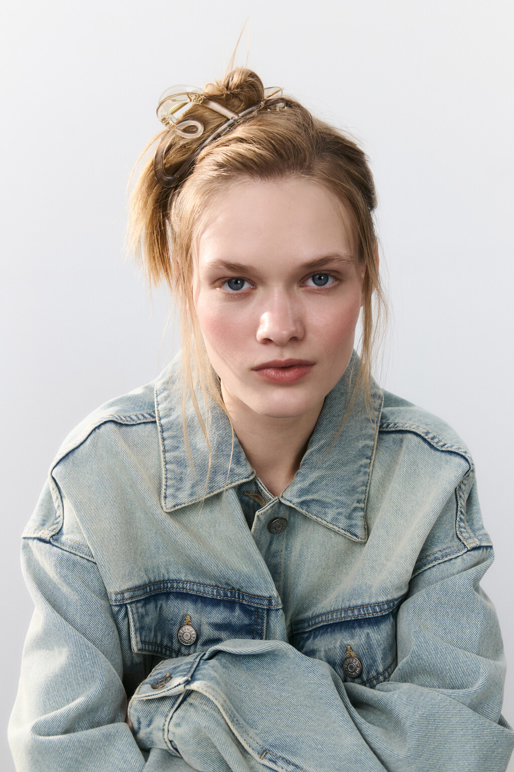 Заколка-краб для волос прозрачная - цвет серый - 1