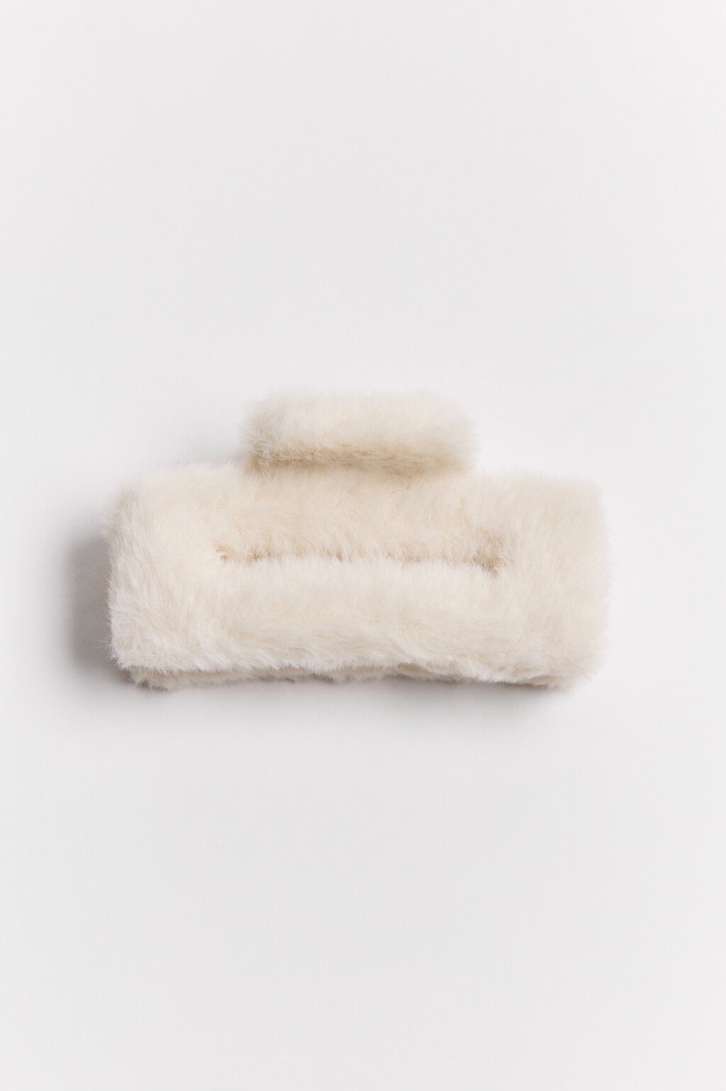 Заколка-краб с пушистой отделкой - цвет белый - 3