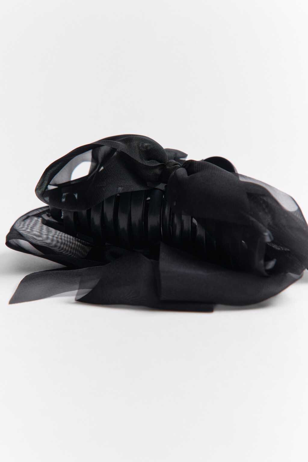 Заколка-краб с бантом из органзы - цвет черный - 2