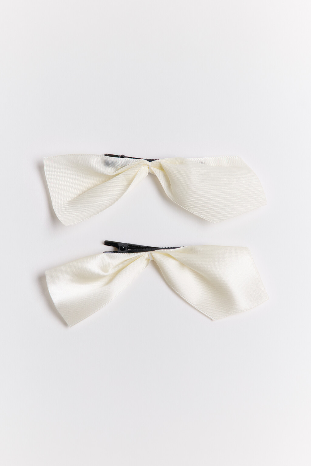 Набор заколок с бантами (2 штуки) - цвет белый - 3