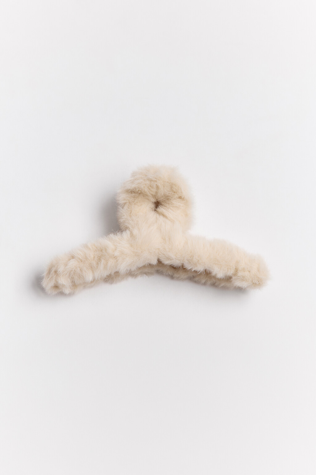 Заколка-краб с пушистой отделкой - цвет белый - 2