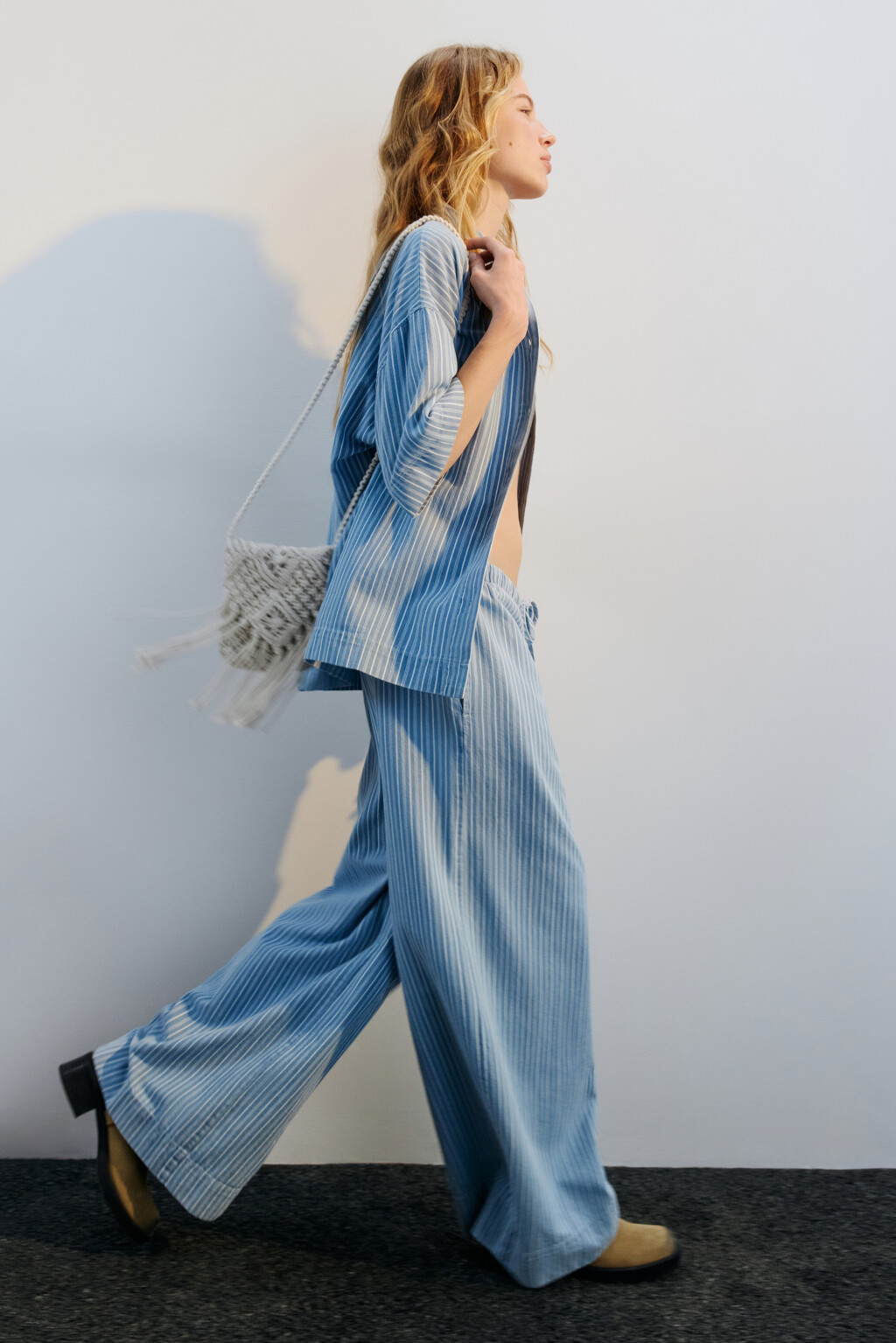 Сумка-кроссбоди плетеная с бахромой - цвет молочный - 3