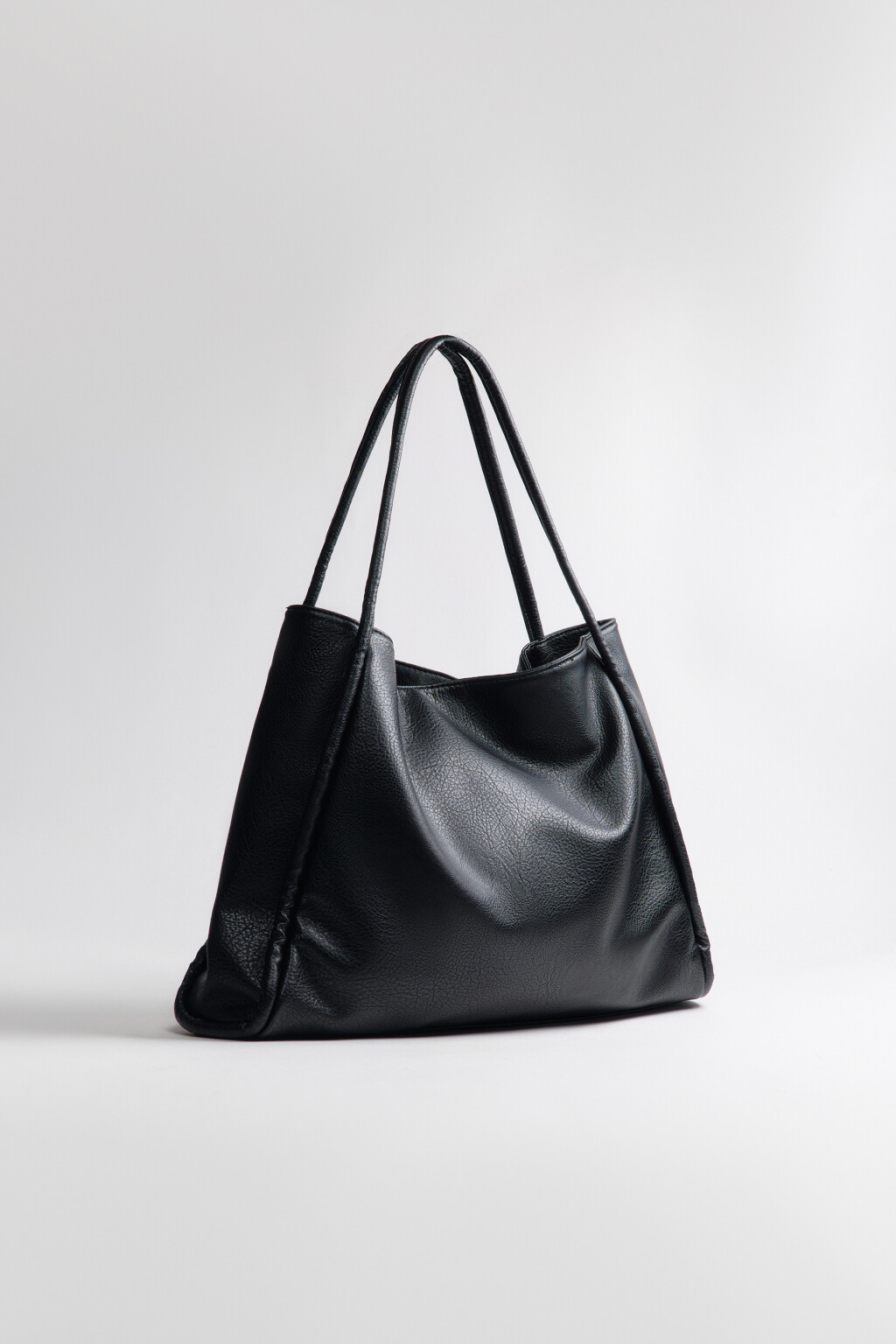 Сумка-шопер с ручками на плечо - цвет черный - 7