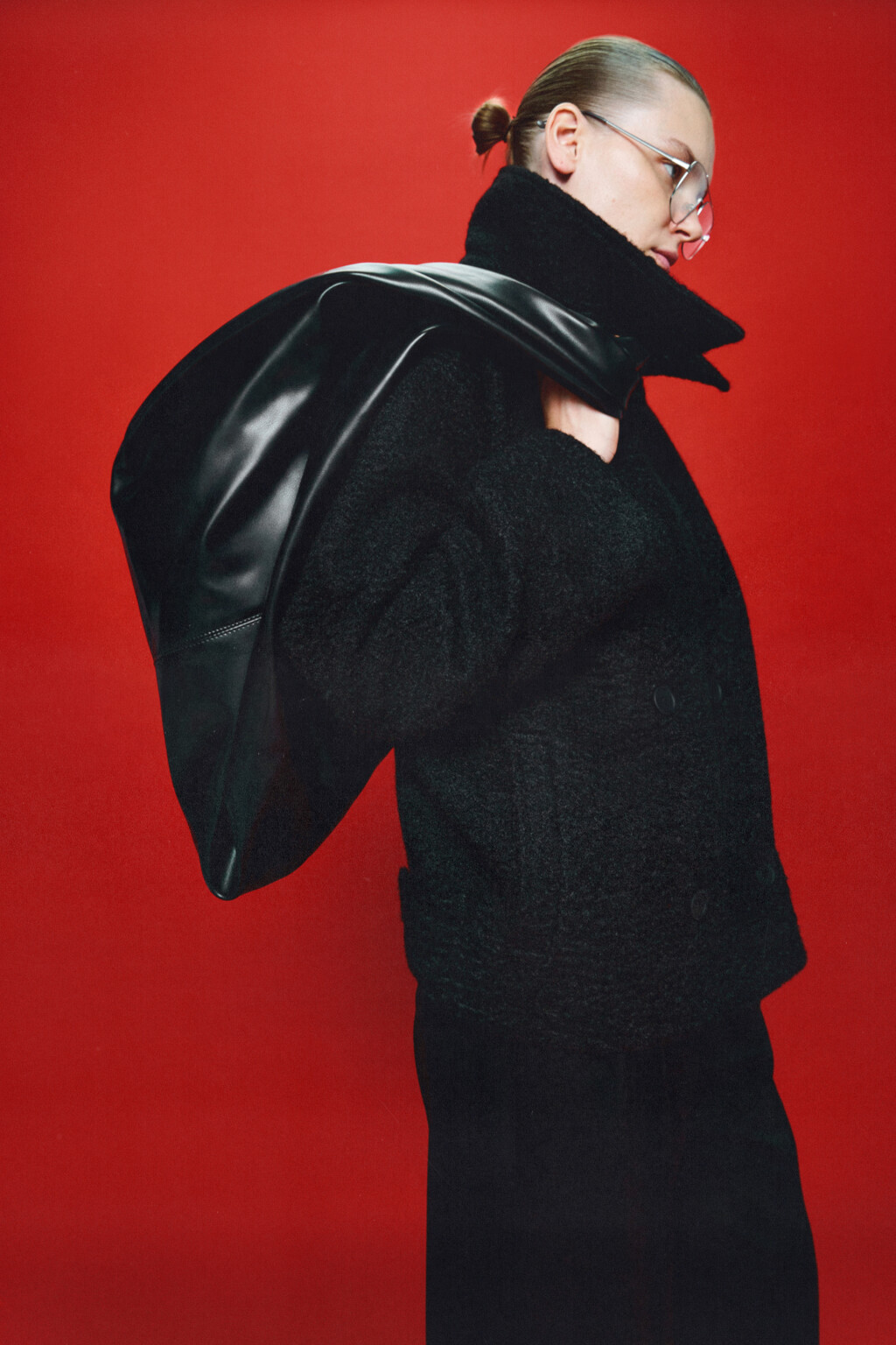 Сумка-хобо с декоративным узлом - цвет черный - 1