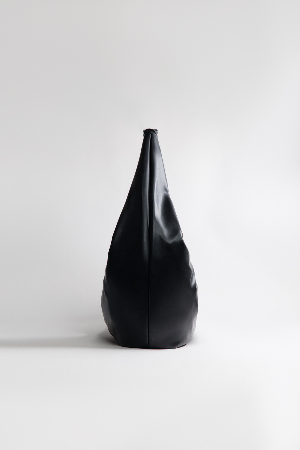 Сумка-хобо с декоративным узлом - цвет черный - 9