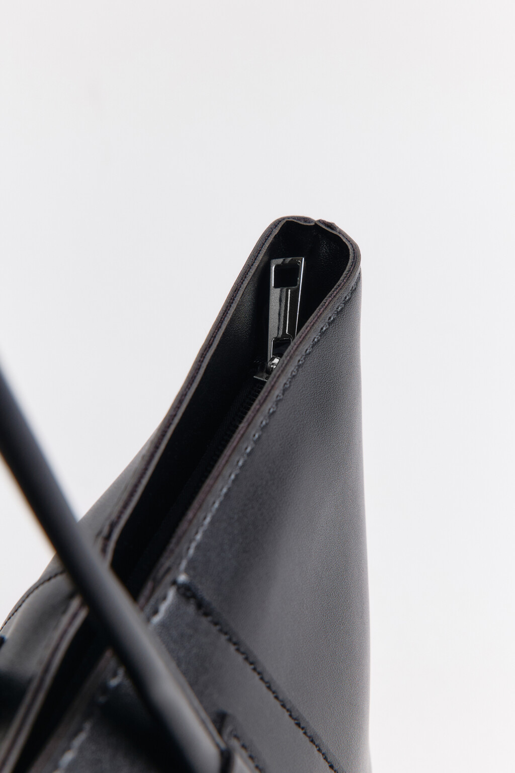 Сумка-шопер из искусственной кожи - цвет черный - 7