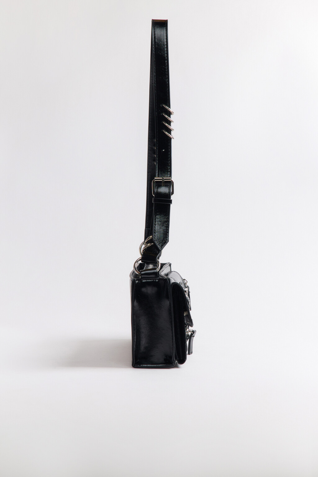 Сумка на плечо с металлическим декором - цвет черный - 6
