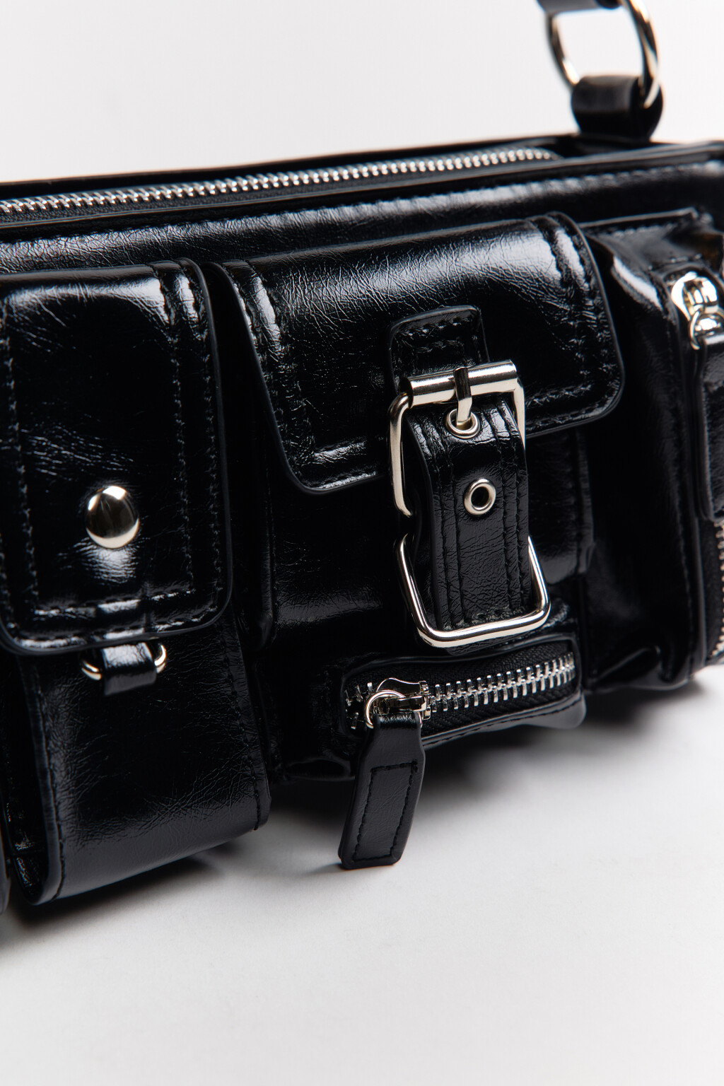 Сумка на плечо с металлическим декором - цвет черный - 7