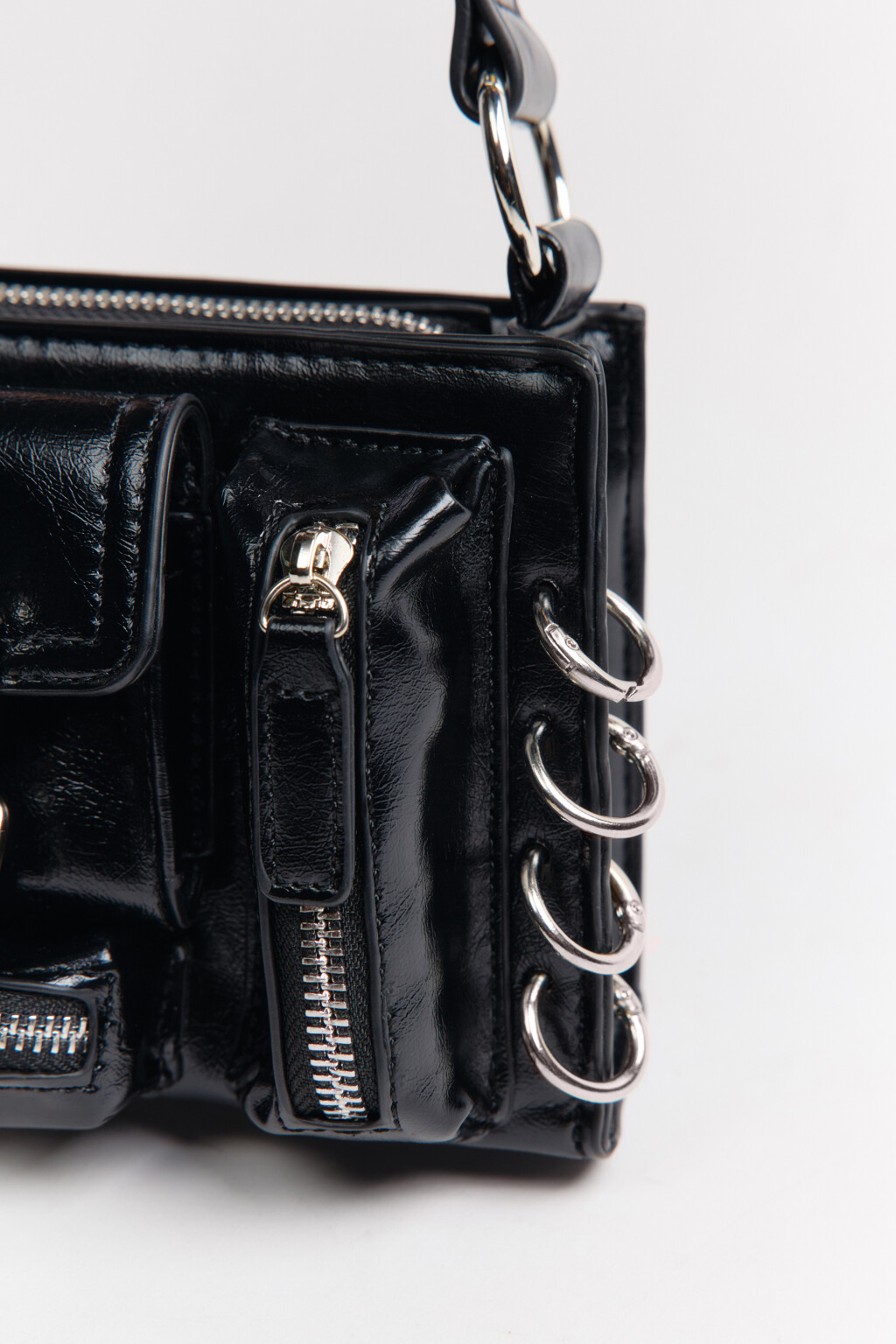 Сумка на плечо с металлическим декором - цвет черный - 8