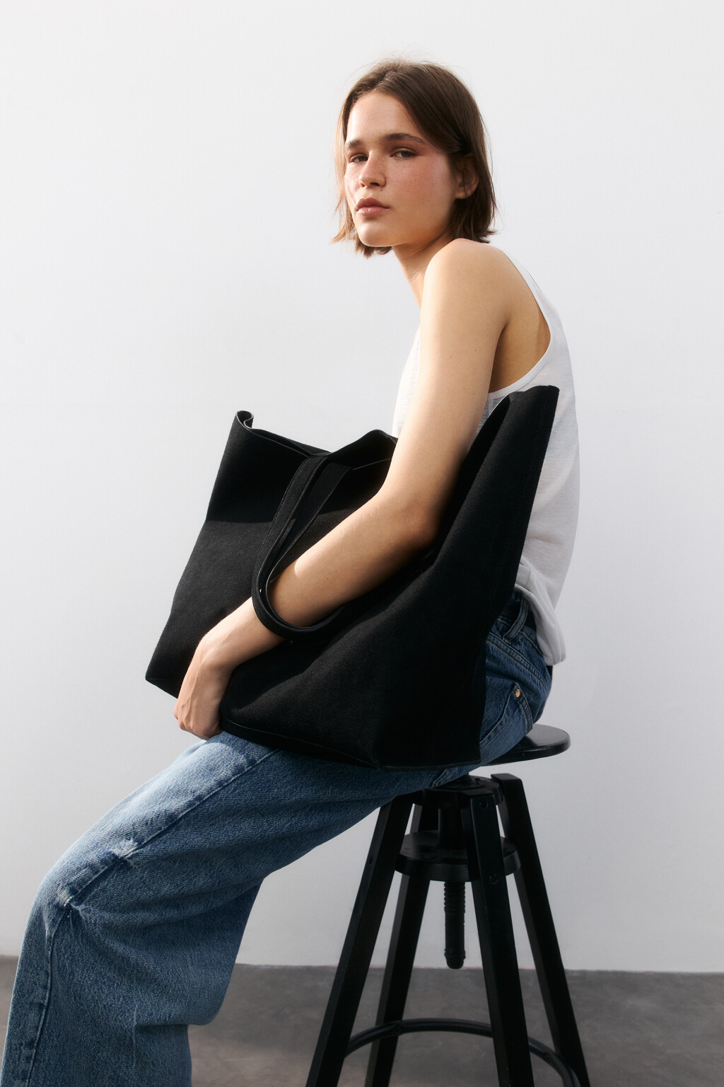 Сумка-шопер из искусственной замши - цвет черный - 1