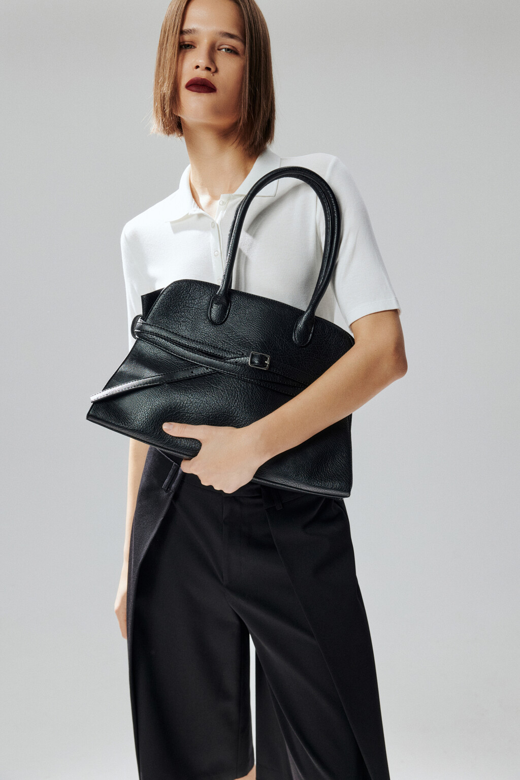 Сумка-тоут с декоративным ремешком - цвет черный - 9