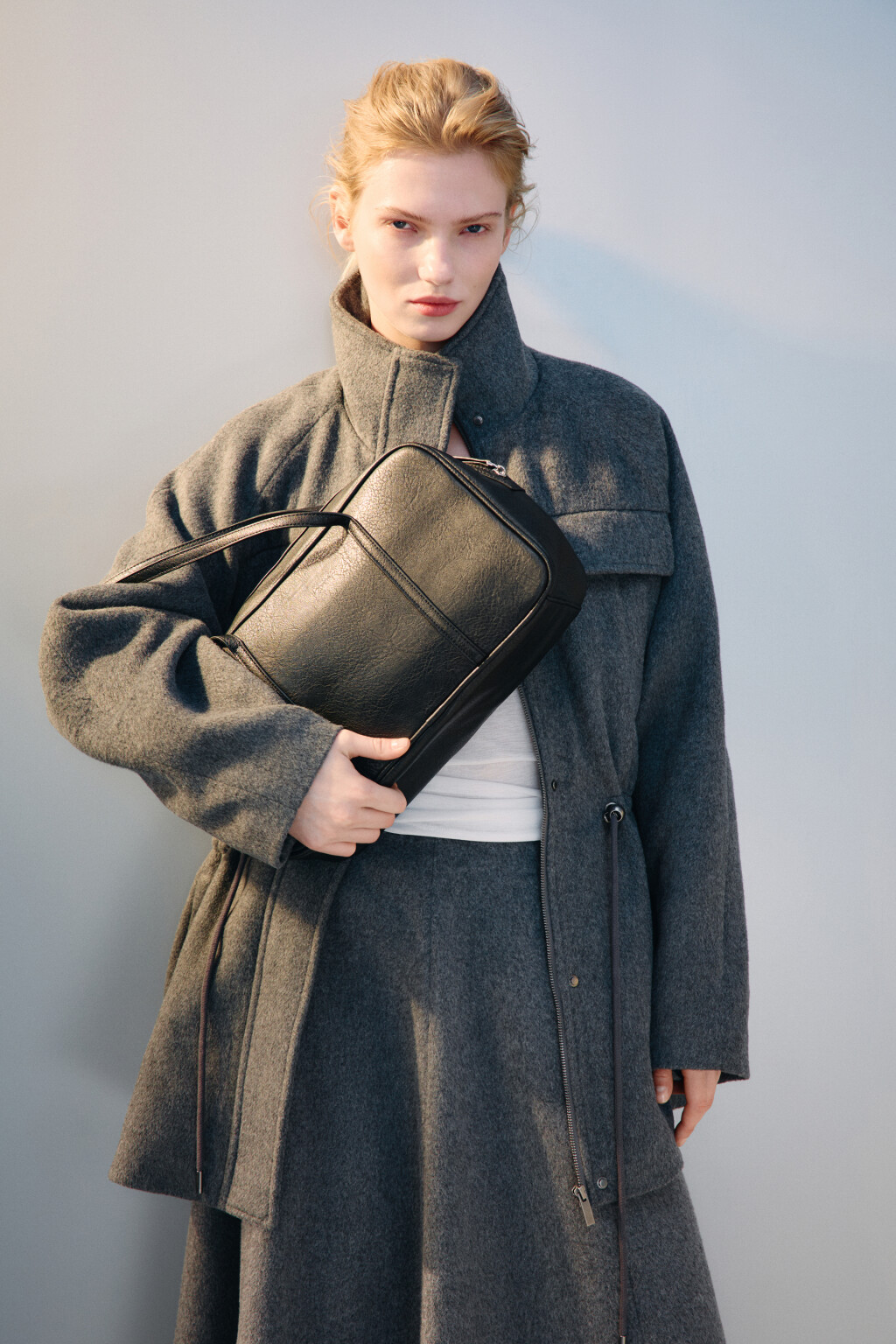 Сумка с ручками на плечо - цвет черный - 1