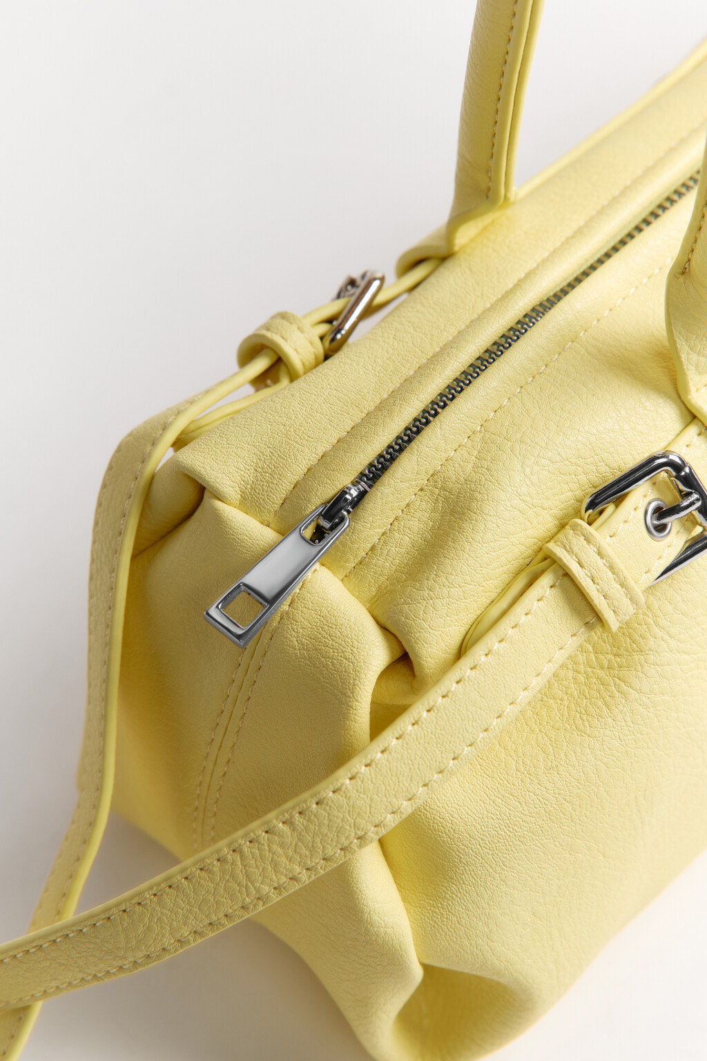Сумка-багет с ремешками - цвет желтый - 9