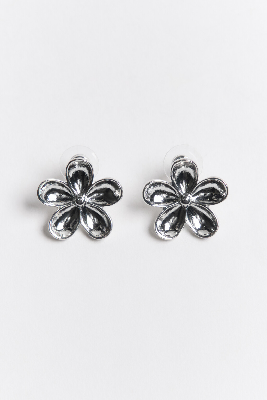 Серьги-гвоздики в виде цветка - цвет серый - 1