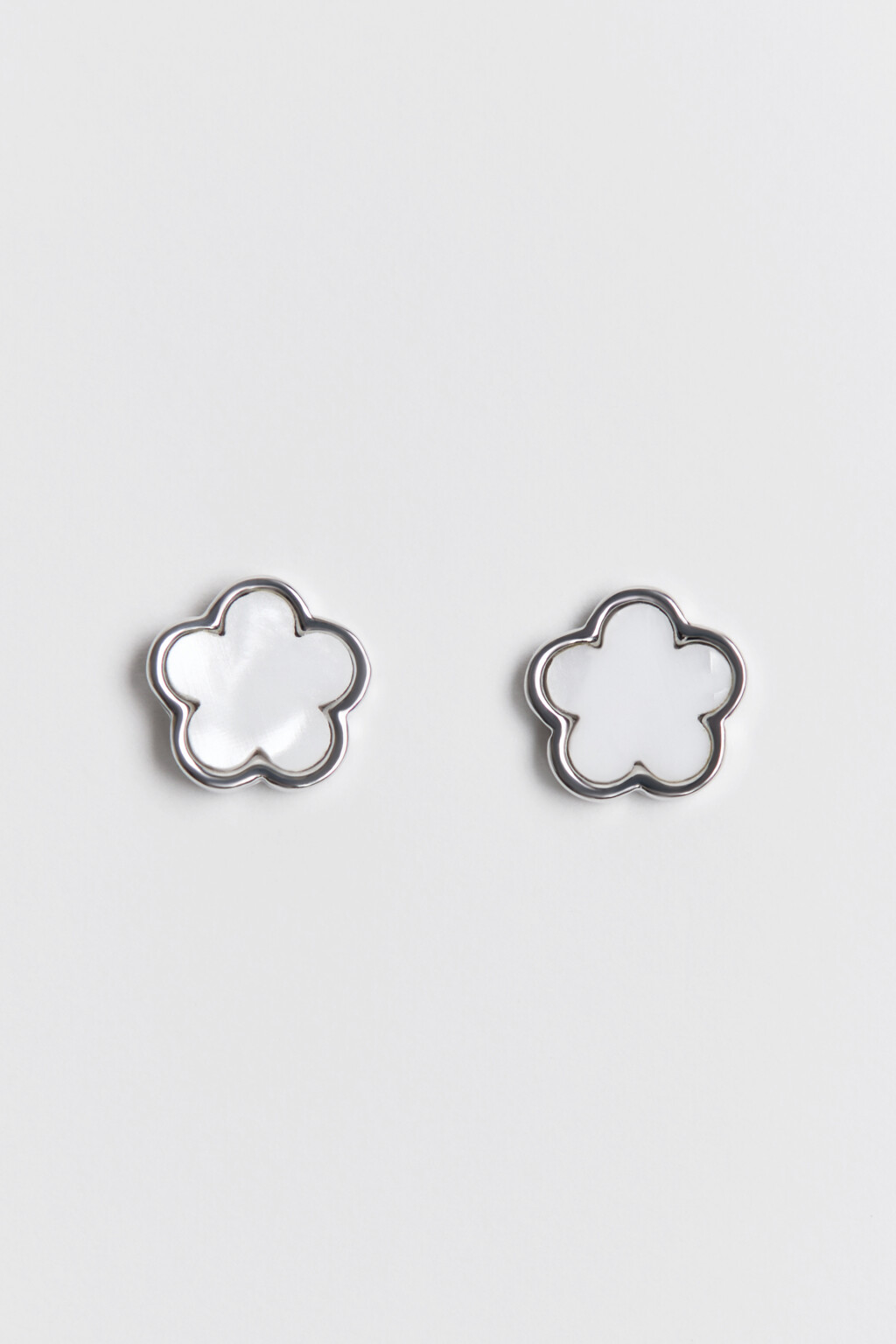 Серьги-гвоздики в виде цветов - цвет серый - 1