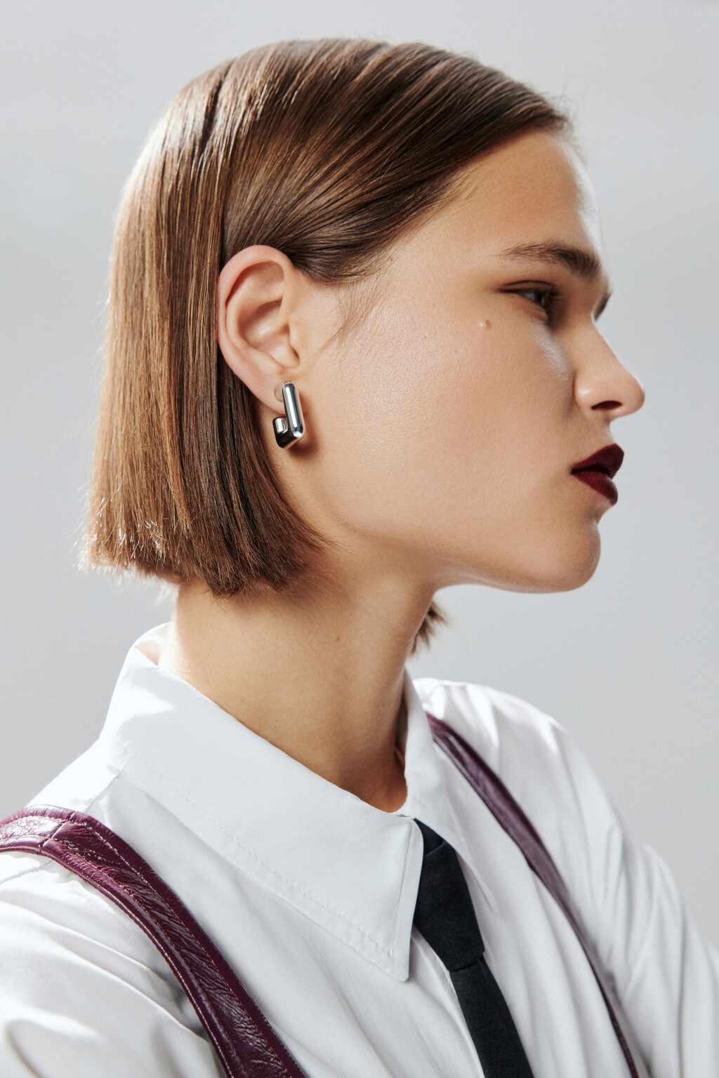 Серьги-гвоздики в виде квадратных полуколец - цвет серый - 4