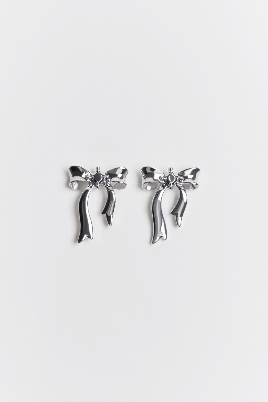 Серьги-гвоздики в виде бантов - цвет серый - 1