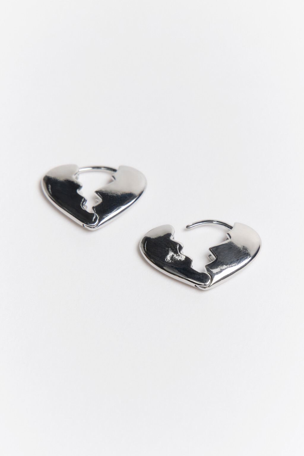 Серьги в виде разбитых сердец - цвет серый - 2