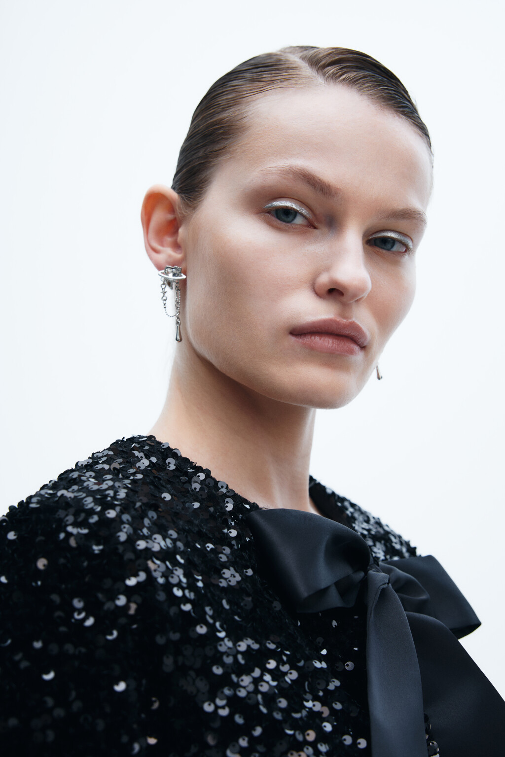 Серьги с цепочками и кристаллами - цвет серый - 1