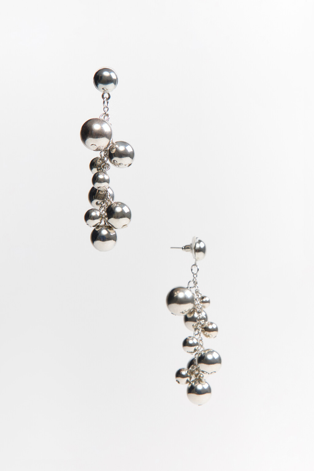 Серьги-гвоздики с бусинами - цвет серый - 3
