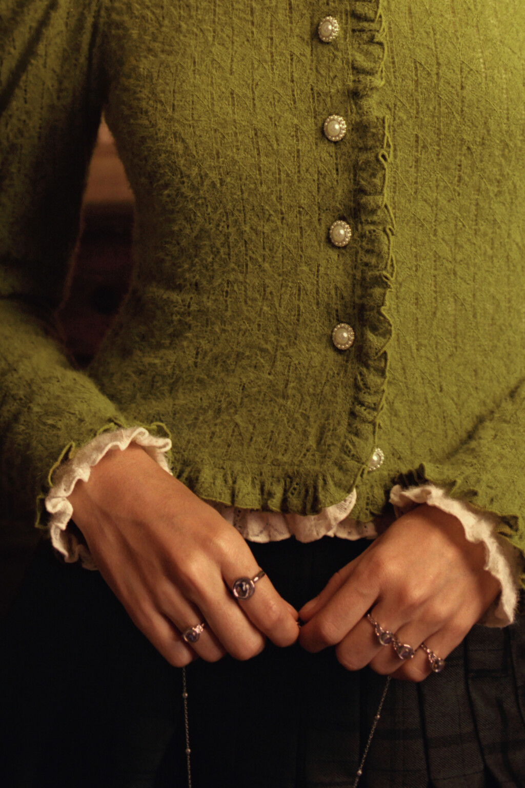 Кольцо с объемным кристаллом - цвет серый - 1