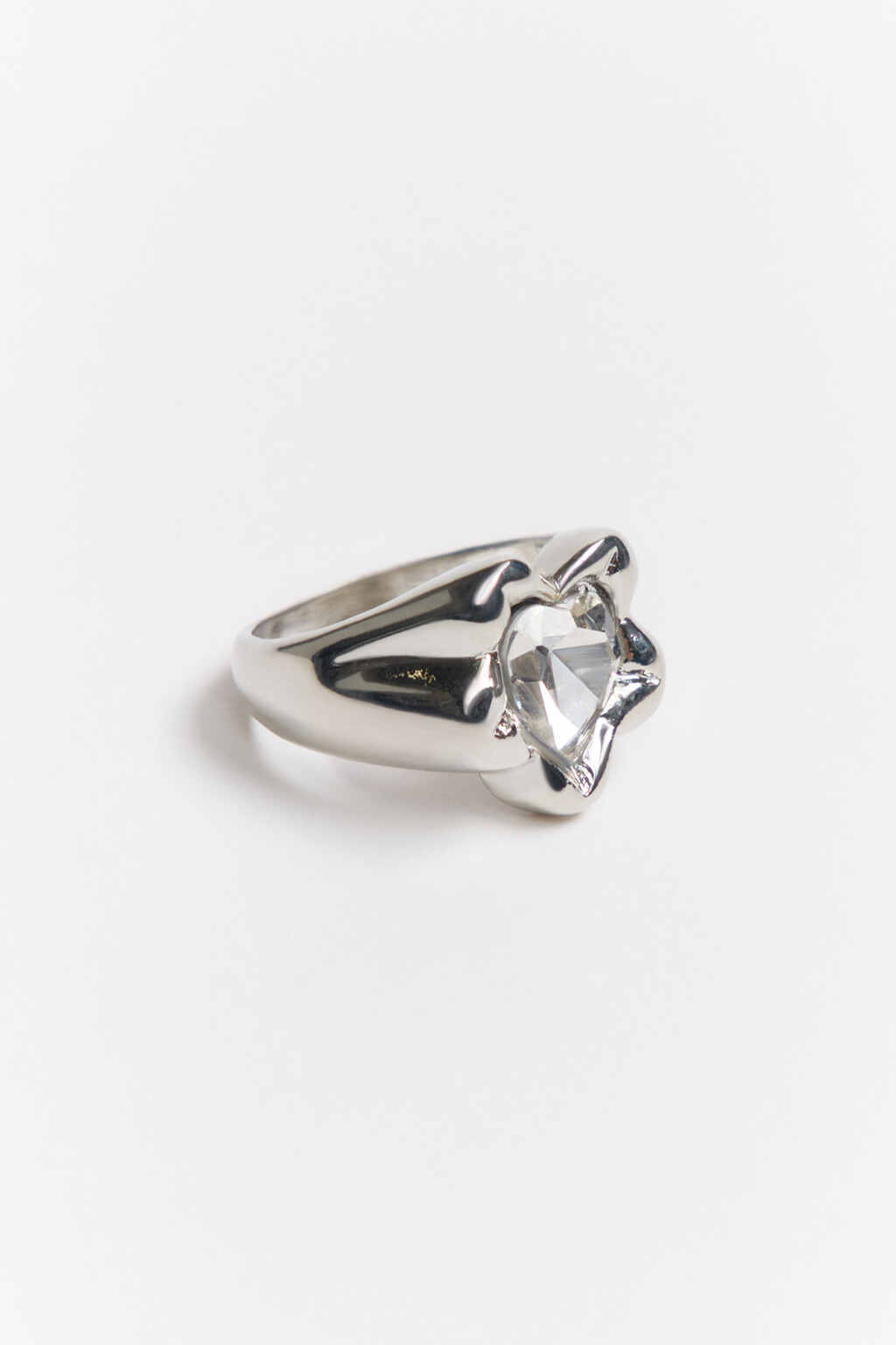 Кольцо с кристаллом-сердечком - цвет серый - 1