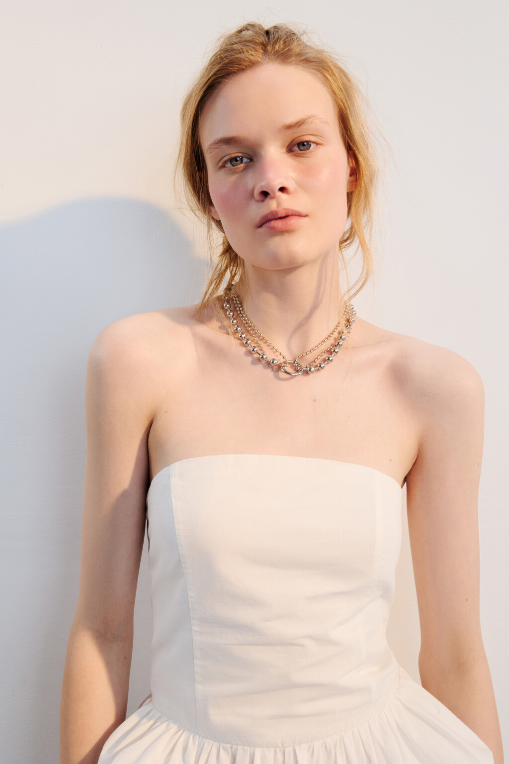 Колье серебристое многослойное - цвет серый - 2