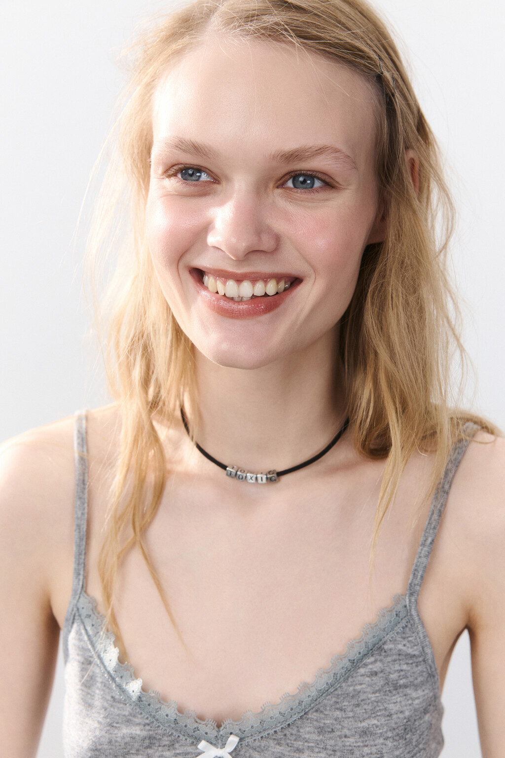 Колье-шнурок с надписью - цвет черный - 1