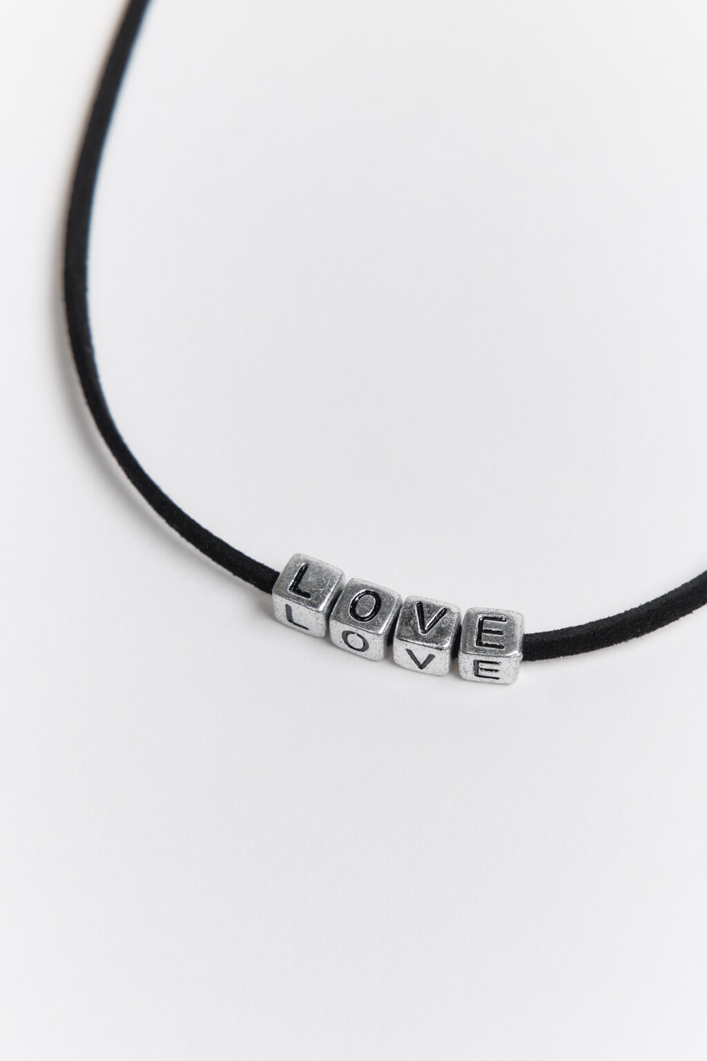 Колье-шнурок с надписью - цвет серый - 2