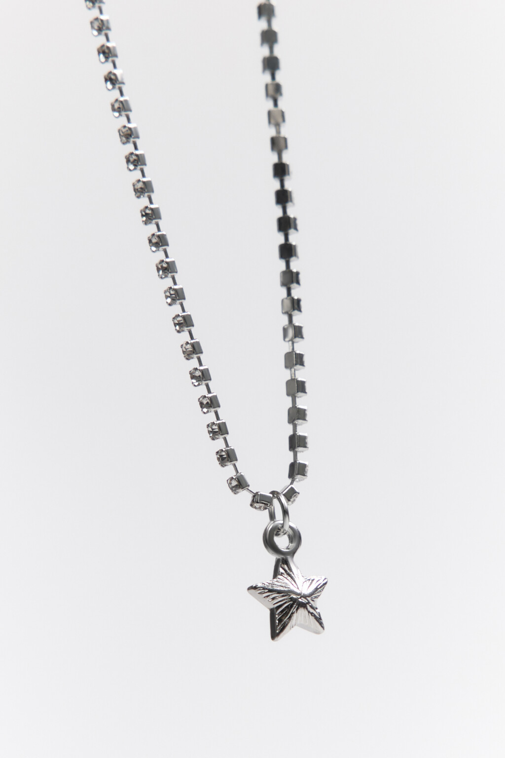 Цепочка со стразами и подвеской - цвет серый - 1