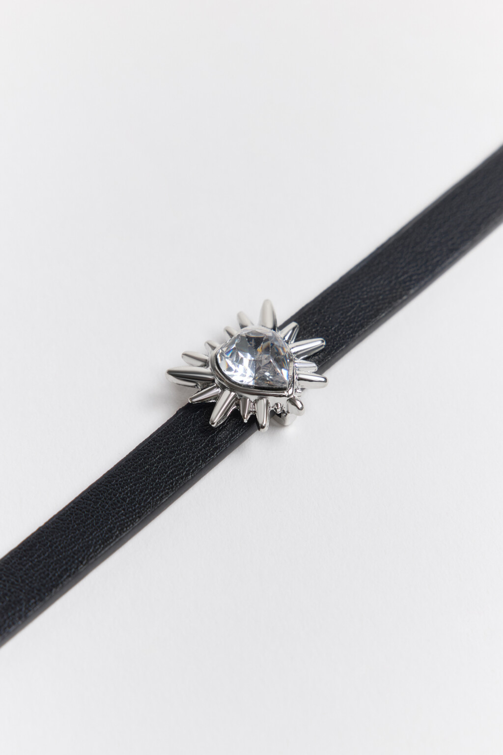 Колье-чокер с сердечком и кристаллом - цвет серый - 2