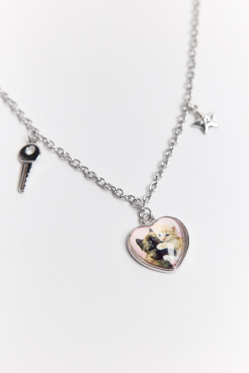 Цепочка серебристая с подвесками - цвет серый - 2