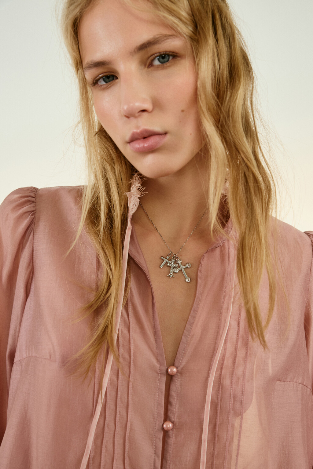 Цепочка серебристая с подвесками - цвет серый - 1