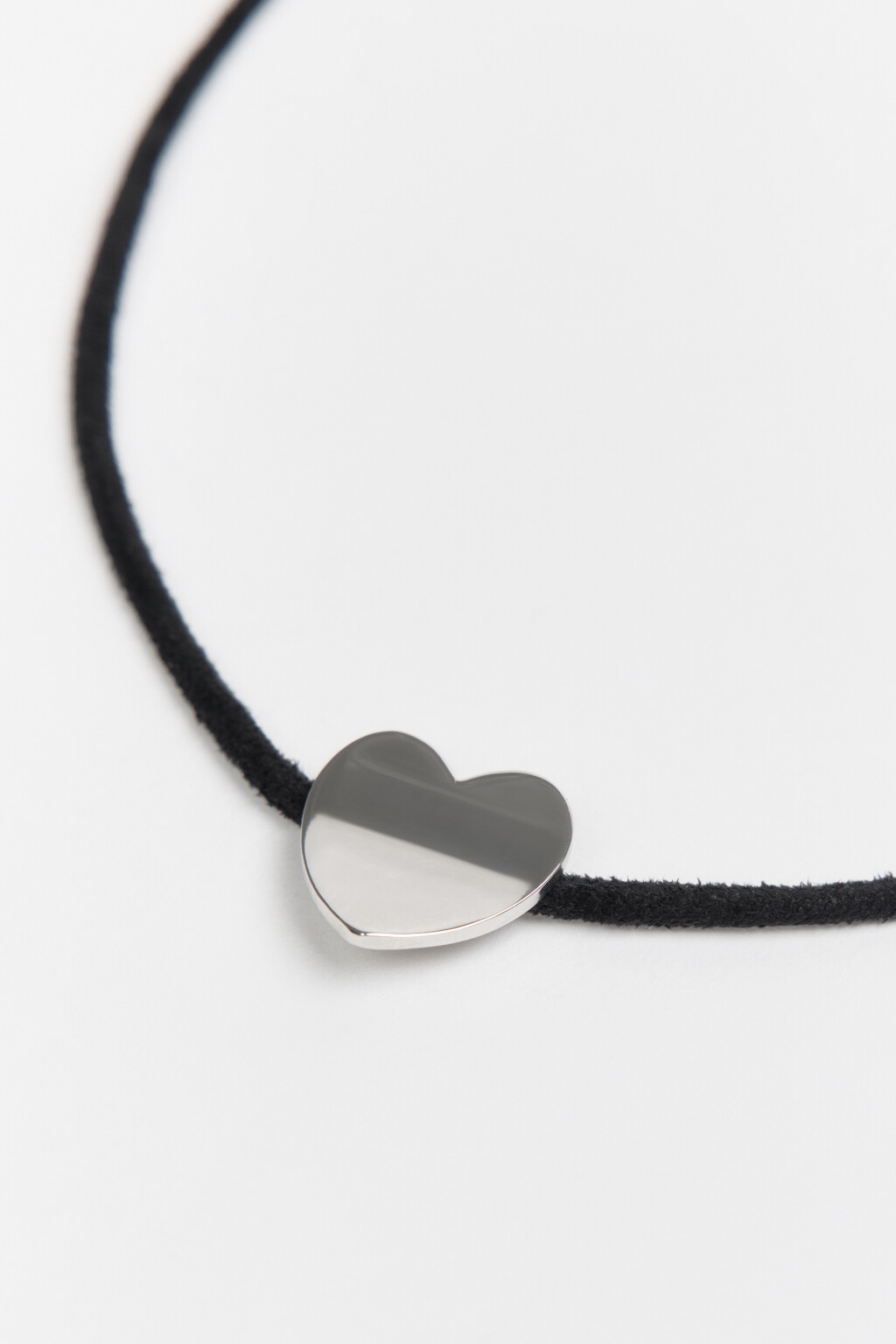 Колье-шнурок с сердечком - цвет серый - 2