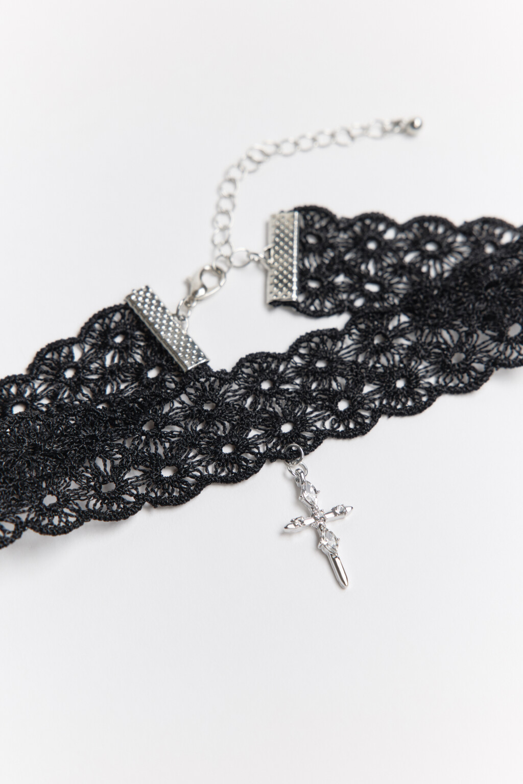 Чокер кружевной с крестом - цвет серый - 4