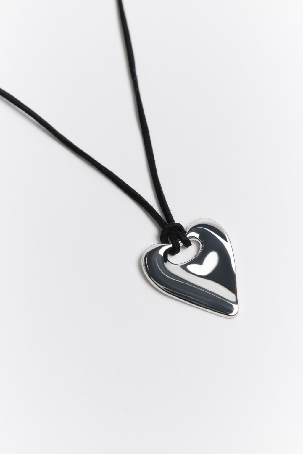 Колье-шнурок с подвеской - цвет серый - 4