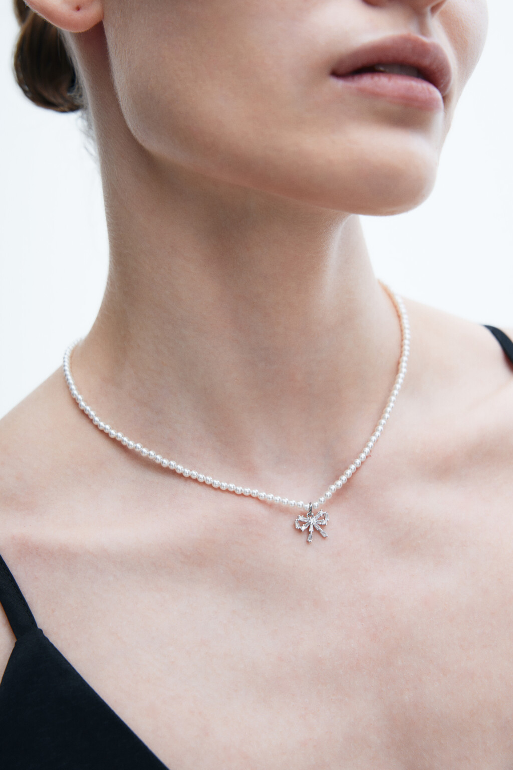 Ожерелье с подвеской-бантиком - цвет серый - 2