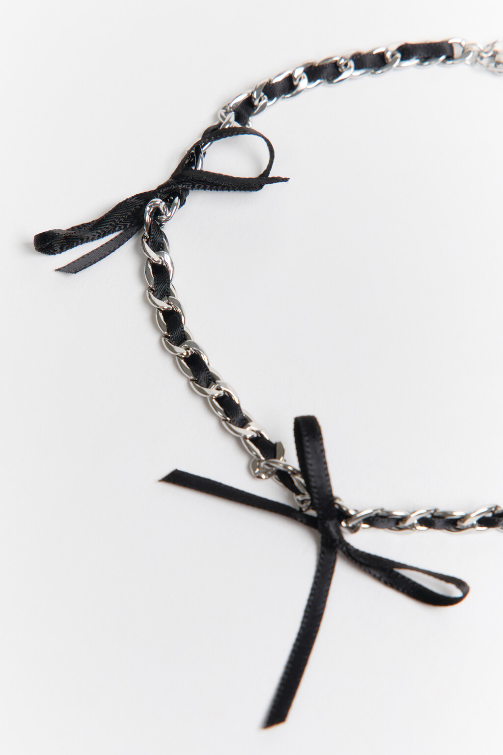 Колье-чокер с цепочкой и бантиками - цвет серый - 5