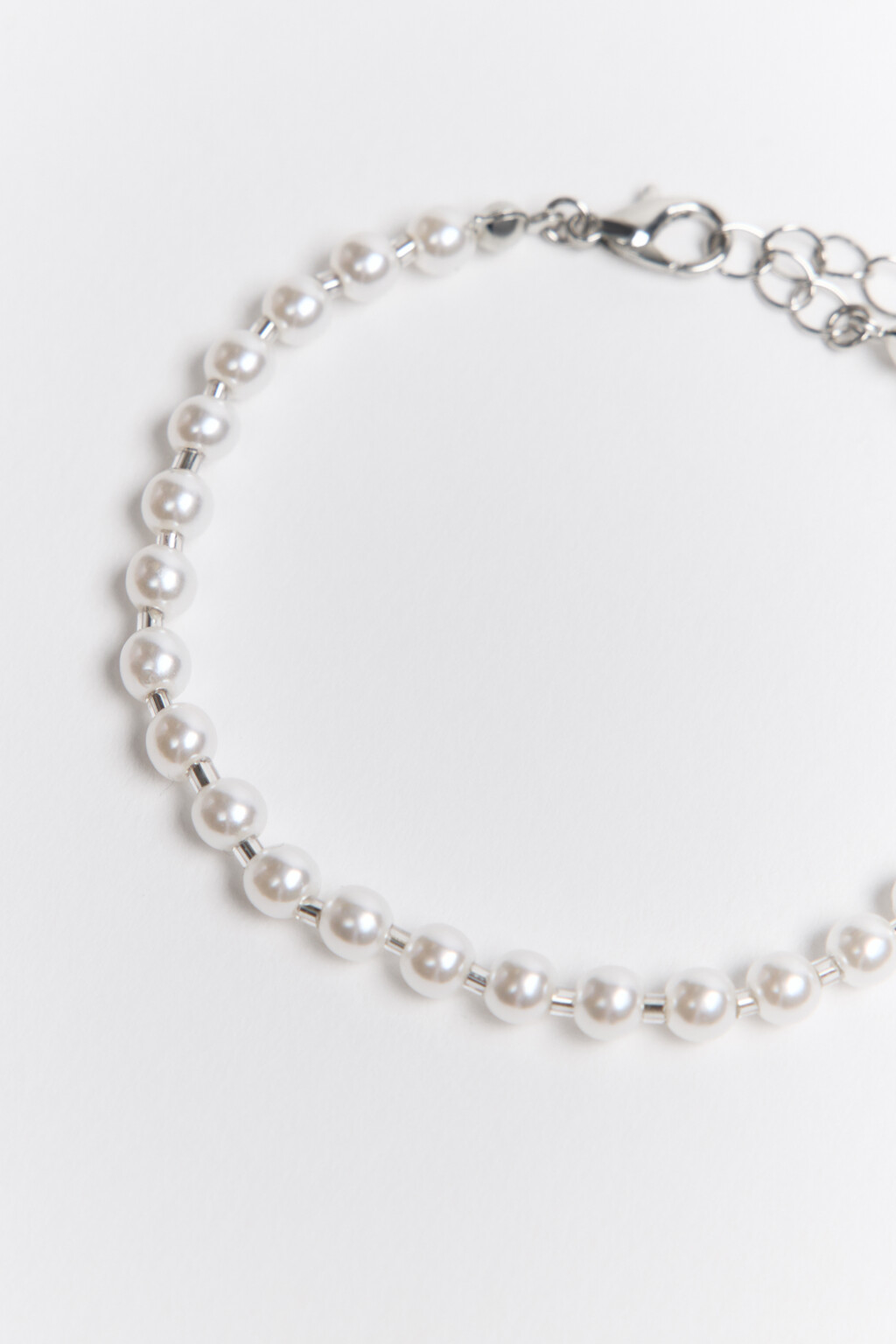 Браслет с жемчужными бусинами - цвет серый - 3