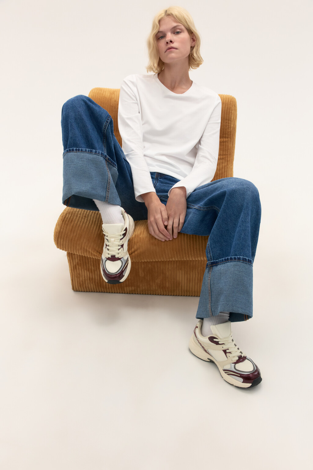 Кроссовки с блестящими вставками - цвет бежевый - 11