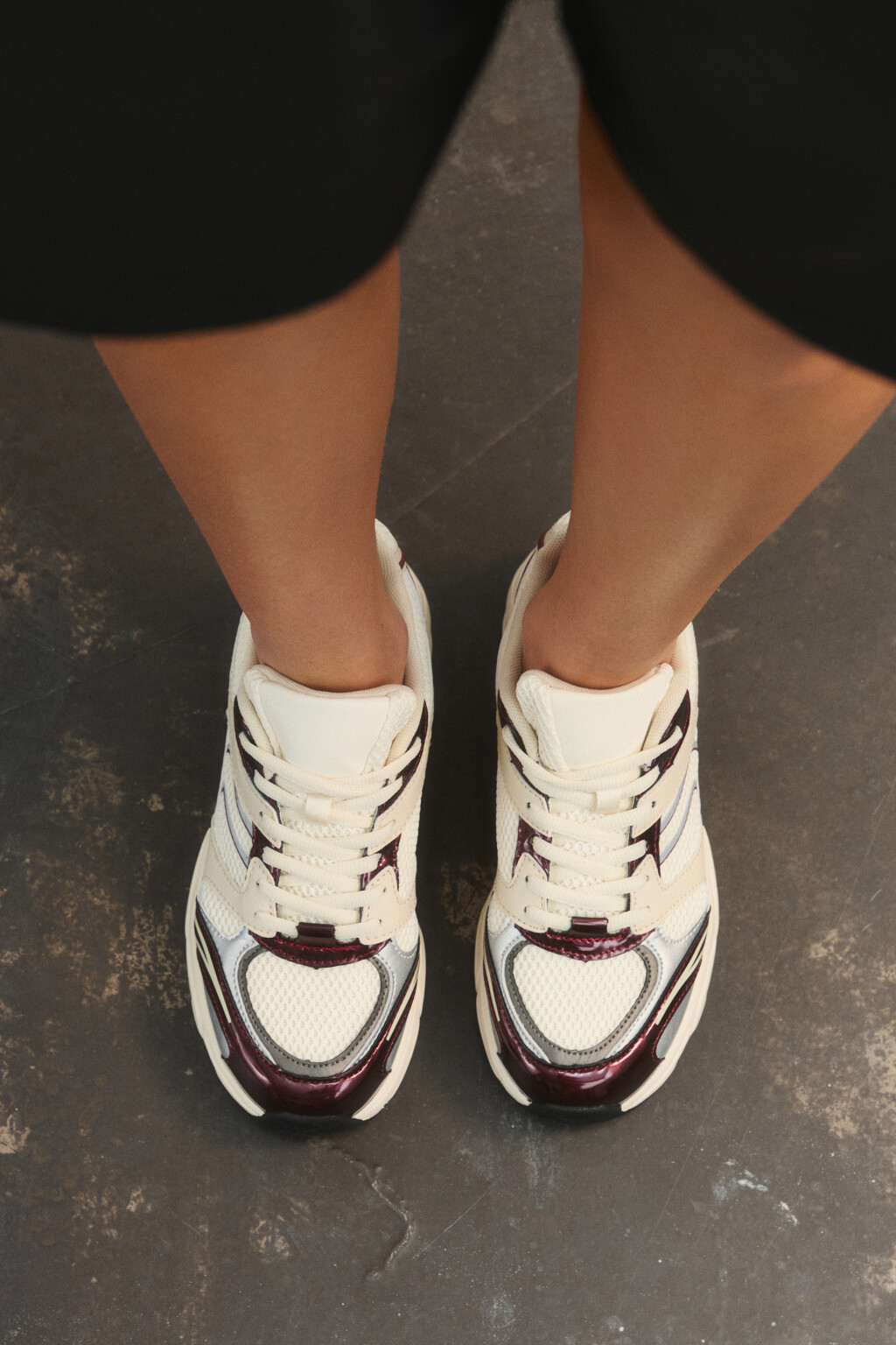 Кроссовки с блестящими вставками - цвет бежевый - 2