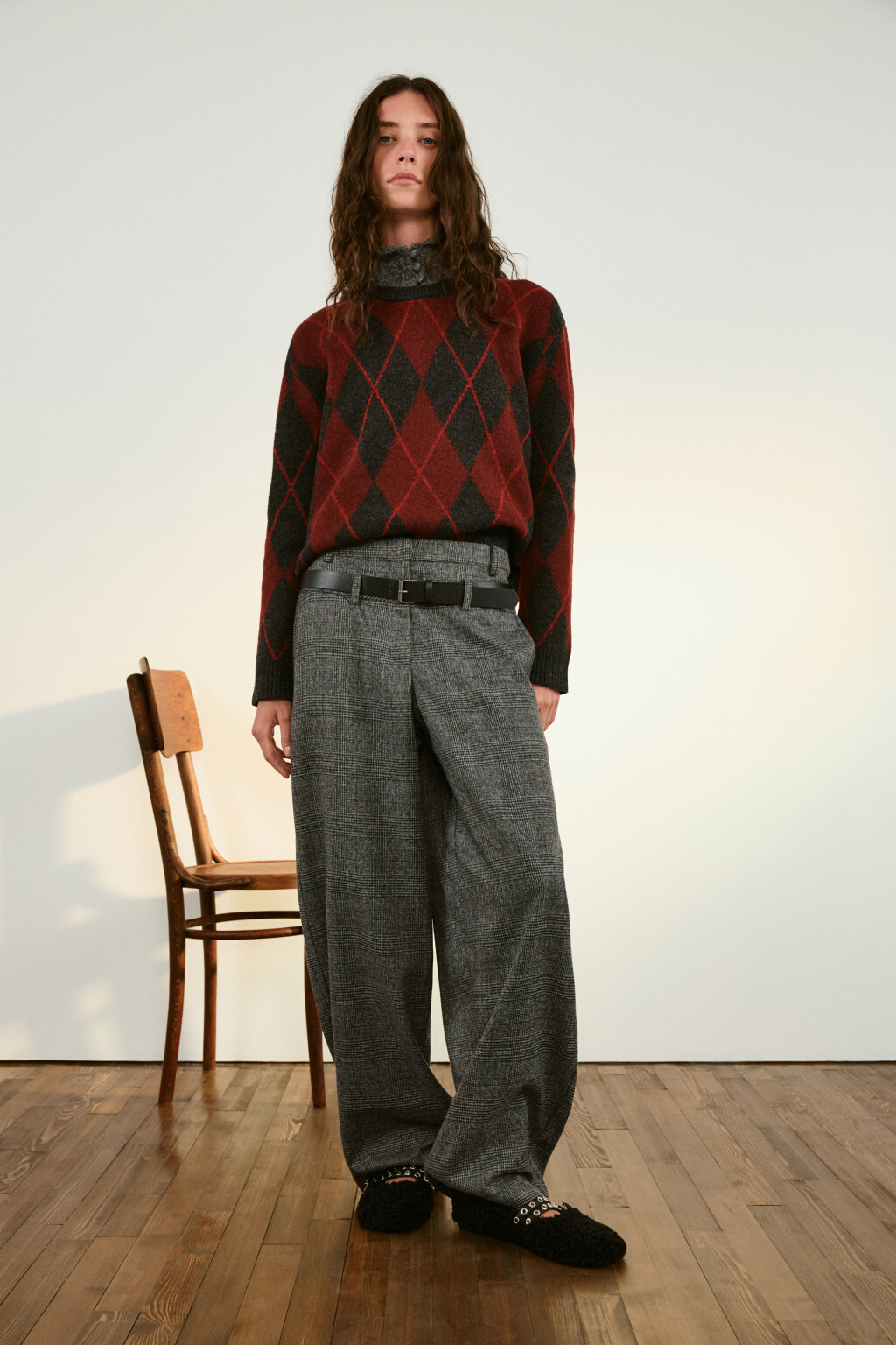 Балетки плюшевые с ремешком - цвет черный - 4