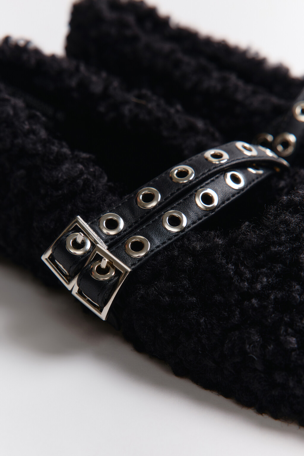 Балетки плюшевые с ремешком - цвет черный - 10