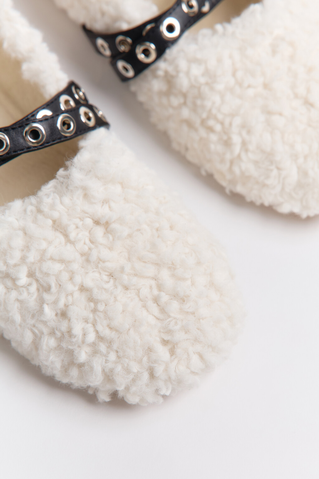 Балетки плюшевые с ремешком - цвет молочный - 9