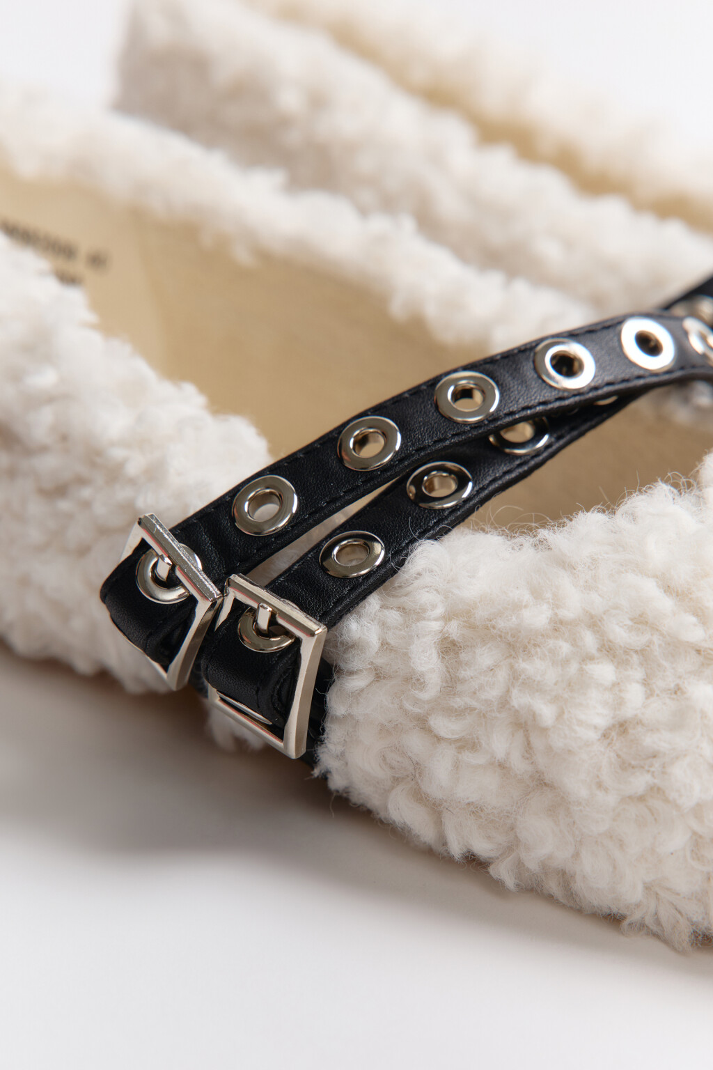 Балетки плюшевые с ремешком - цвет молочный - 10