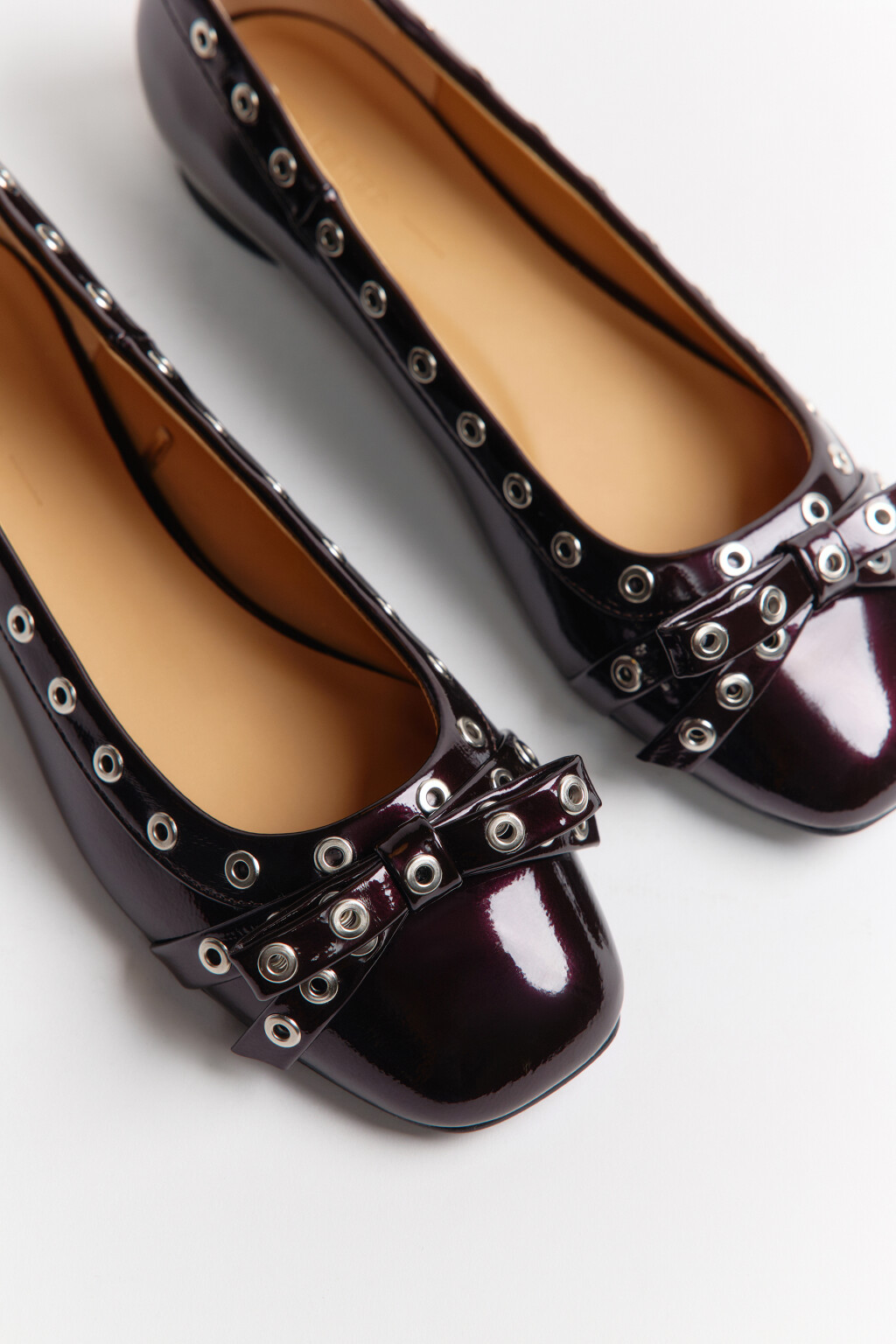 Балетки лаковые с люверсами - цвет бордовый - 8