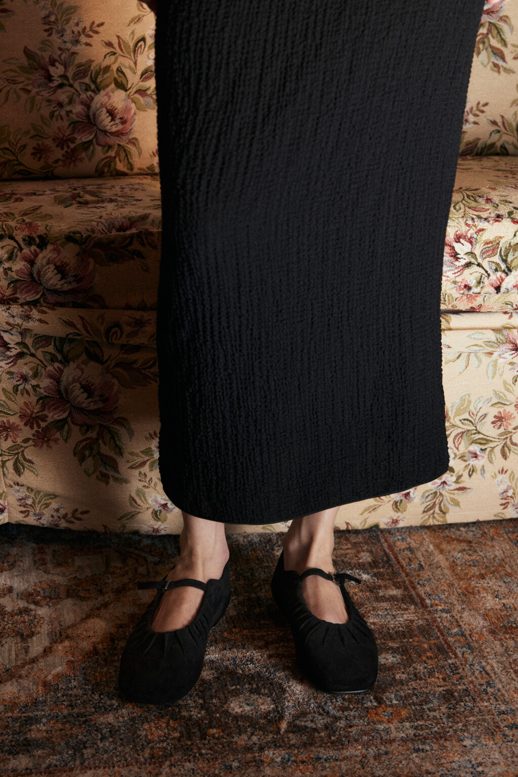 Балетки с ремешком и складками - цвет черный - 2